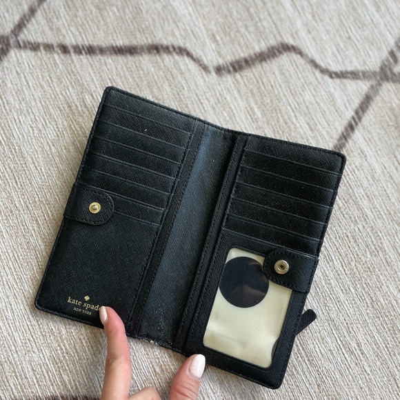 KATE SPADE ♠️ Wallet - Picture 2 of 3